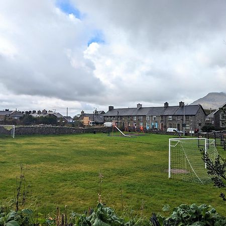 Cheerful 2 Bed Home With Mountain Views Blaenau Ffestiniog Bagian luar foto