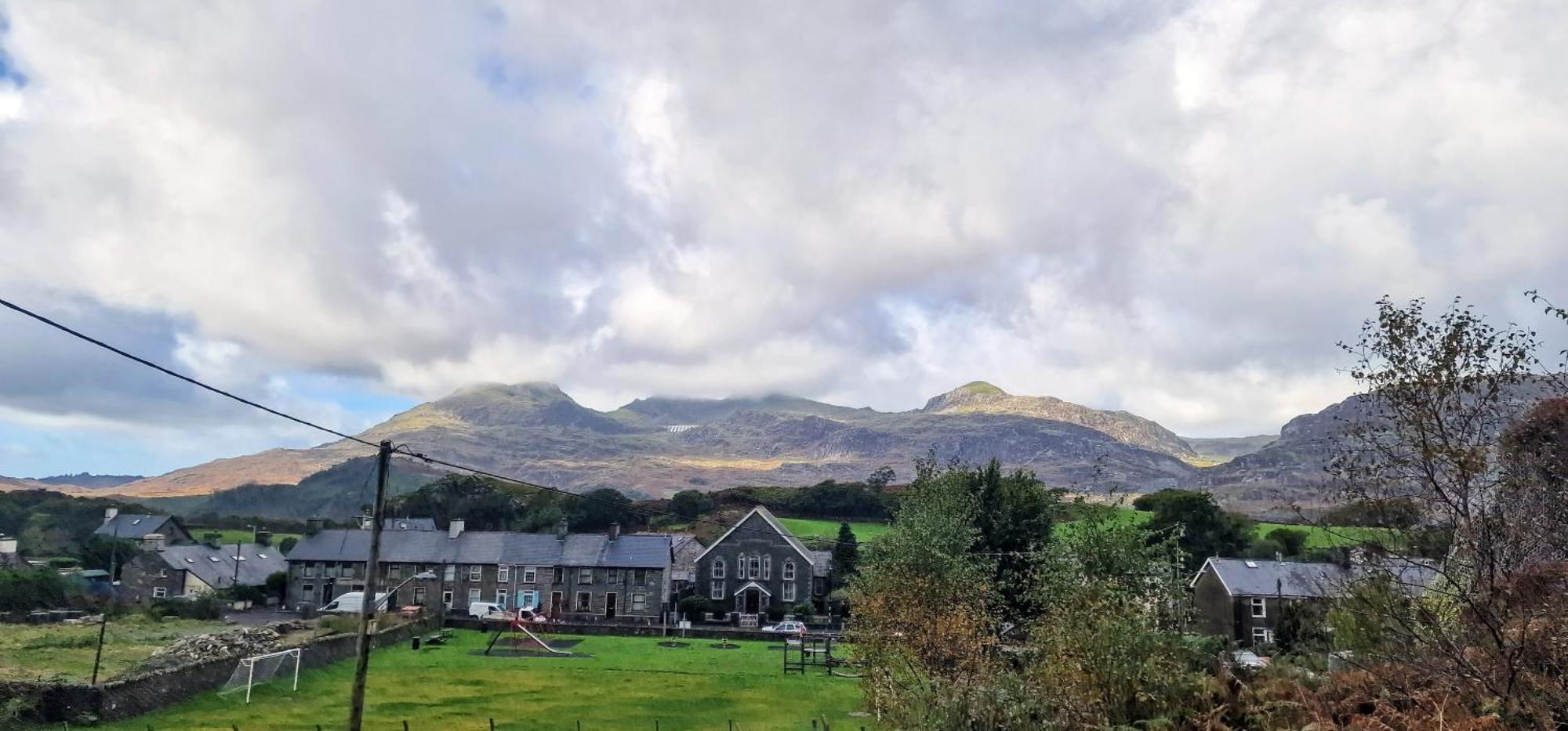 Cheerful 2 Bed Home With Mountain Views Blaenau Ffestiniog Bagian luar foto